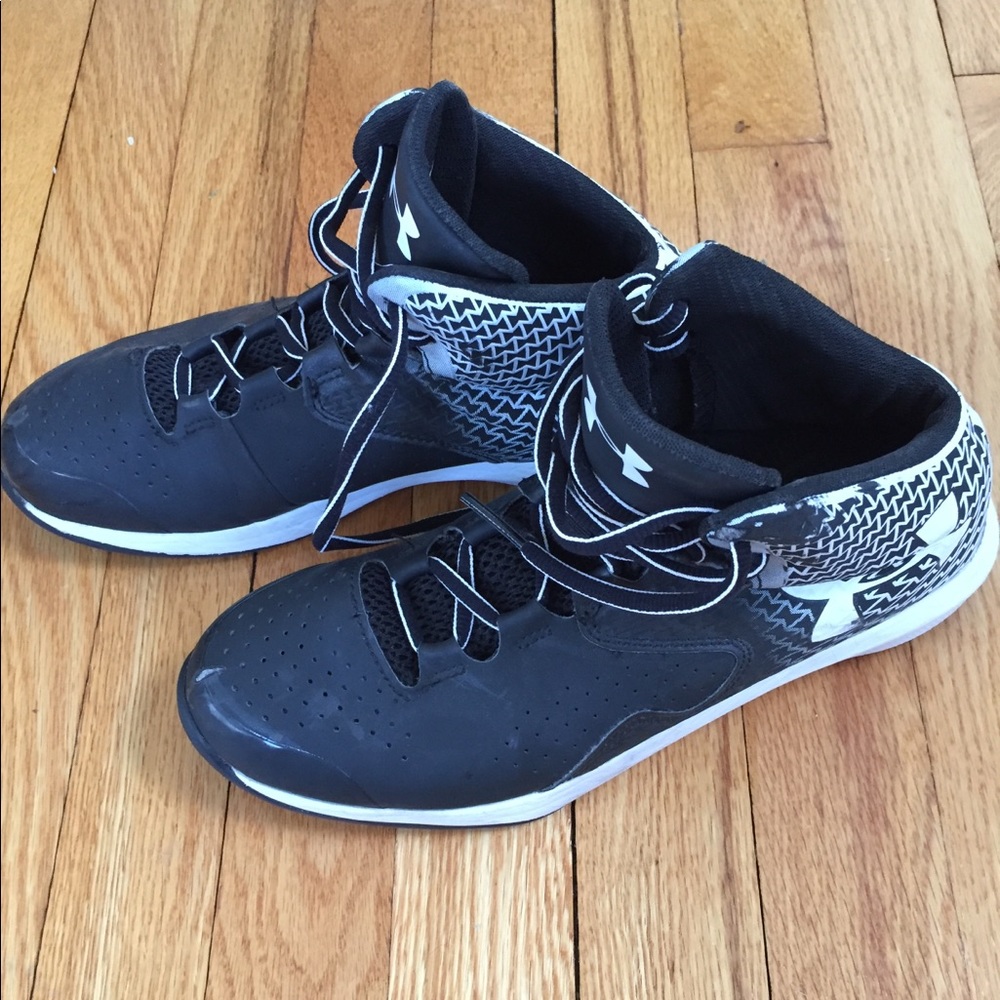 UA Tennis shoes
